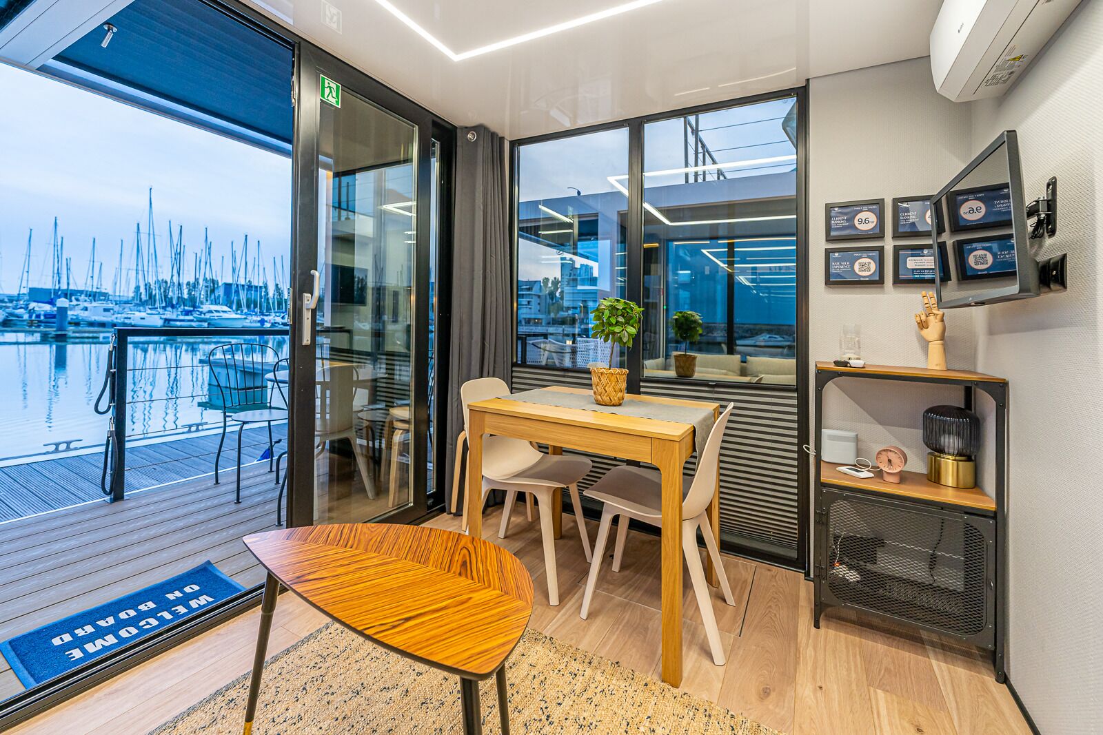 Een 28-inch smart-tv met digitale zenders, Netflix en streamingdiensten