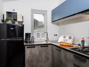 Fridge, microwave, dishwasher - Mobile Home 31m² with Terrace in Saint-Jean-de-Monts (Saint-Jean-de-Monts)