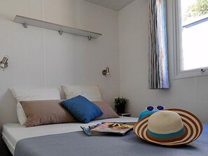 2 bedrooms, free WiFi - 24m² Mobile Home with Terrace - Sleeps 4 (Saint-Lunaire)