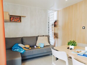 TV - Mobile home with terrace in quiet area (Saint-Jean-de-Monts)