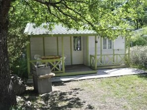 Outdoor dining - Chalet with Terrace for 6 people (Neffes)