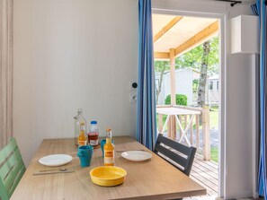 Outdoor dining - Mobile Home 20m² with Terrace in Tréguennec (Tréguennec)