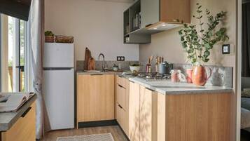 Coffee/tea maker, microwave, toaster