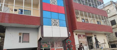 Façana frontal de l'allotjament