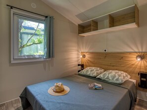 Free WiFi - Mobile home with terrace for 6 people, 2 bedrooms (Groléjac)