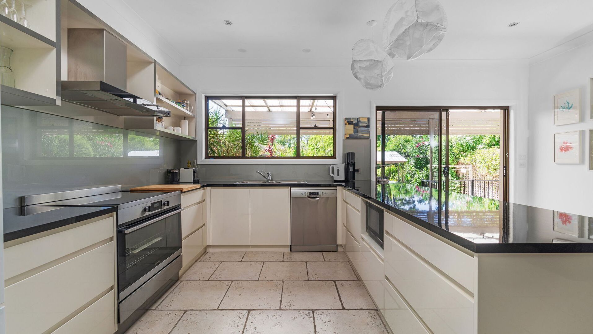 Kjøleskap, mikrobølgeovn, ovn og oppvaskmaskin