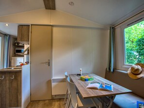 Dining - Comfortable mobile home with accessible ramp - 4 guests (Groléjac)