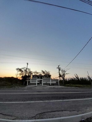 Front of property - Pousada Villa Mirage (Cabo Frio)