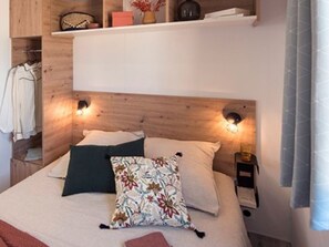 2 bedrooms, free WiFi - Mobile home with terrace for 4 people (Tréguennec)