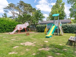 Children's area - Mobile home with terrace for 4 people (Tréguennec)