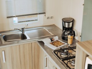 Microwave, coffee/tea maker, toaster - Mobile home with terrace in Saint-Jean-de-Monts (Saint-Jean-de-Monts)