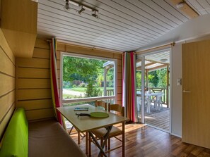 Dining - Mobile home for 6 with wheelchair access (Groléjac)