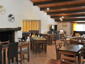 Dining - Mobile Home with Terrace in Saint-Pierre-d'Oléron (Saint-Pierre-d'Oléron)