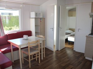 Dining - Mobile home with terrace for 6 people (Notre-Dame-de-Monts)