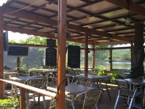 Outdoor dining - Mobile home with terrace for 4 people (Saint-Boil)