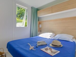 2 bedrooms, free WiFi - Mobile Home in Saint-Lunaire with Terrace and Equipped Kitchen (Saint-Lunaire)