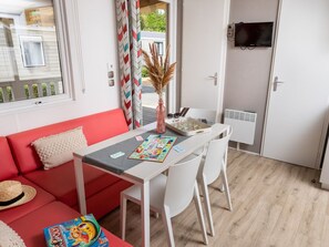 Dining - 31m² Mobile Home with Terrace, 3 Bedrooms (Saint-Jean-de-Monts)
