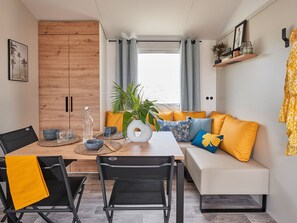 Dining - Mobile home with terrace in Hyères, perfect for 4 people (Hyères)
