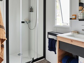Bathroom - Mobile home with terrace in Hyères, perfect for 4 people (Hyères)