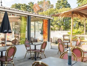 Outdoor dining - Cozy cottage with terrace for 4 people in Piriac-sur-Mer (Piriac-sur-Mer)
