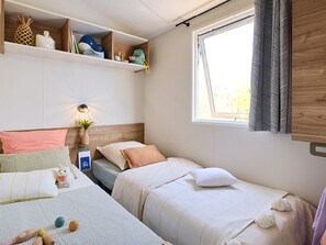 Free WiFi - Comfortable mobile home with terrace in Hyères (Hyères)