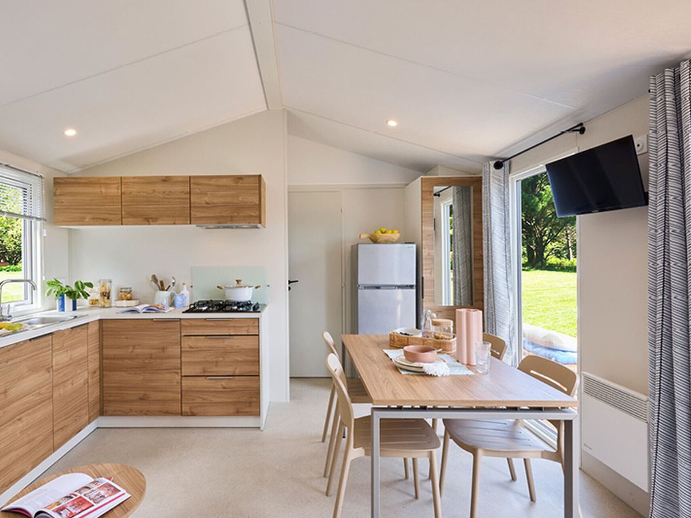 Microwave, coffee/tea maker, toaster