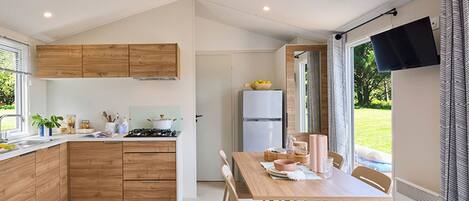 Microwave, coffee/tea maker, toaster