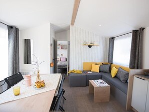 TV - 40m² Mobile Home for 8 with Access Ramp (Saint-Jean-de-Monts)
