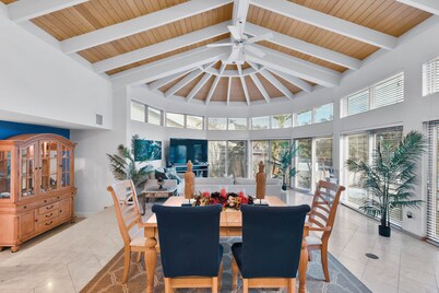 Gorgeous three bedroom River House in a quiet private neighborhood