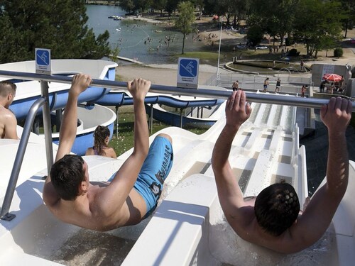 Chalet pour 6 pers avec terrasse au Domaine du Lac de Champos