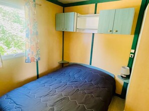 Room - Cozy chalet with terrace for 4 guests (Camon)