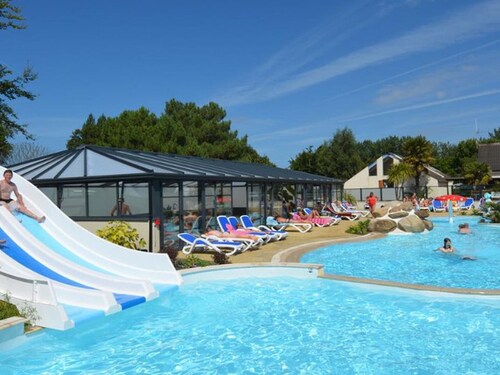 Mobile home in Saint-Lunaire - 3 bedrooms and terrace