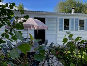 Outdoor dining - Mobile home with terrace - 2 bedrooms in Saint-Lunaire (Saint-Lunaire)