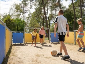 Children’s area - Spacious mobile home with terrace for 6 people (Bayas)
