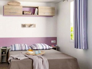 2 bedrooms, free WiFi - Mobile home with terrace in Luynes (Luynes)