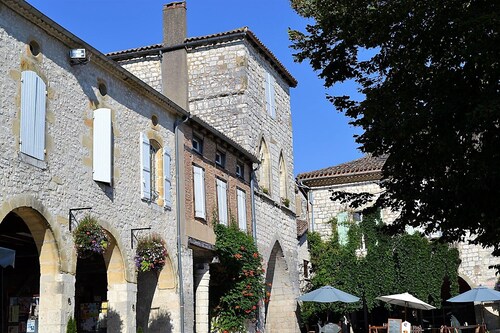 Bel et cosy appartement pour 4 personnes dans un charmant village médiéval