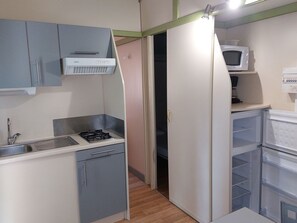 Mikroaaltouuni, kahvin-/teenkeitin