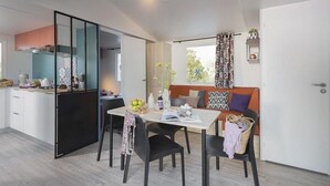 Unclassified image, 2 of 22, button - 28m² Mobile Home in Saint-Rome-de-Tarn - Terrace (Saint-Rome-de-Tarn)