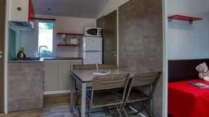 Dining - 27m² Mobile Home with Terrace in Groléjac (Groléjac)