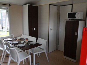 Dining - 30m² Mobile Home for 6 with Terrace (Martiel)
