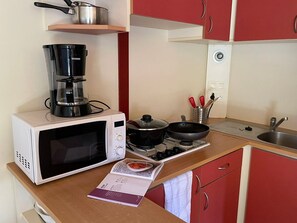 雪櫃、微波爐、咖啡機/沖茶器