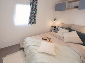 2 bedrooms, free WiFi - Mobile Home with Terrace in Saint-Lunaire (Saint-Lunaire)