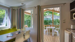 Dining - Cozy mobile home with terrace in Groléjac (Groléjac)