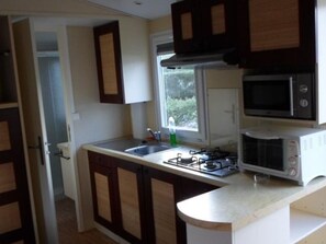 Microwave, coffee/tea maker - Mobile home for 6 with terrace in La Chapelle-devant-Bruyères (La Chapelle-devant-Bruyères)
