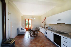 Interior - Il Giardino al Mare di Anna is an apartment located on the third and top floor of an old manor house, surrounded by the countryside of the Piana di Caronia and just a few steps from the sea.The apartment features a spacious kitchen-living area with a sof (Marina di Caronia)