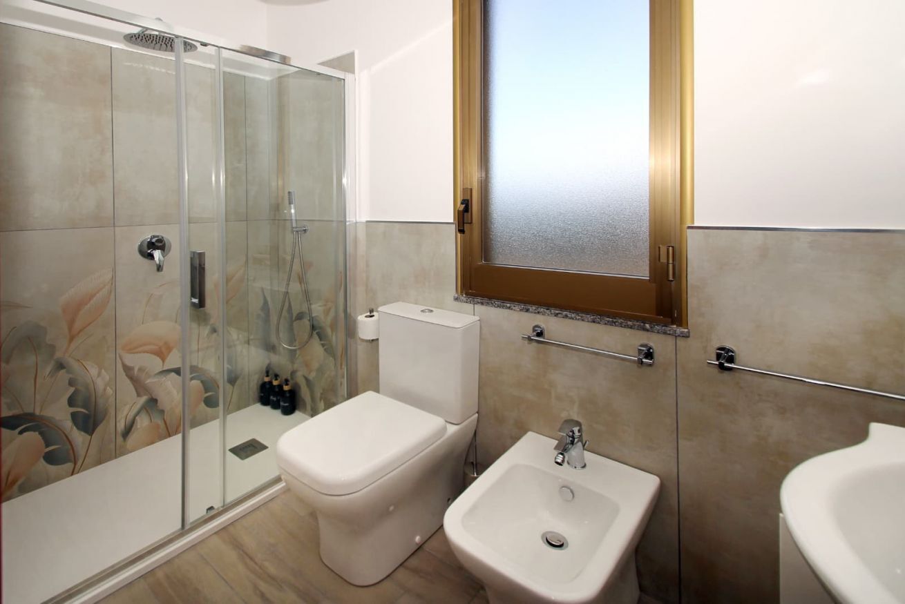 Doccia, asciugacapelli, bidet, asciugamani