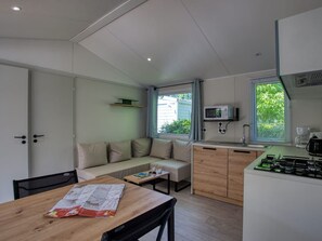 Interior - Cozy Mobile Home with Terrace in Groléjac (Groléjac)