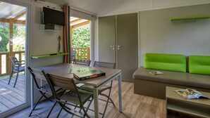Living area - Mobile Home with Terrace, Sleeps 6 (Groléjac)