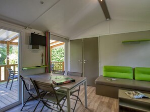 TV - Mobile Home with Terrace, Sleeps 6 (Groléjac)