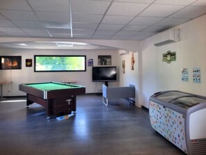 Games room - Cozy Mobile Home with Terrace in Roquebrune-sur-Argens (Roquebrune-sur-Argens)